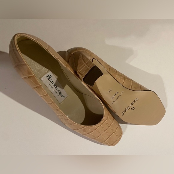 NWOT Etienne Aigner Women's Leather Tan Croc-Embossed 2.5” heels, Size 8M - Picture 1 of 6